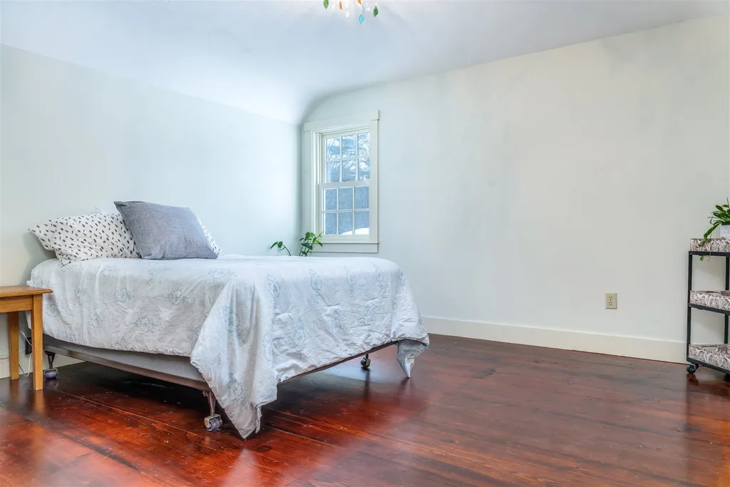 389 Hedgehog Mountain Road Deering NH 03244