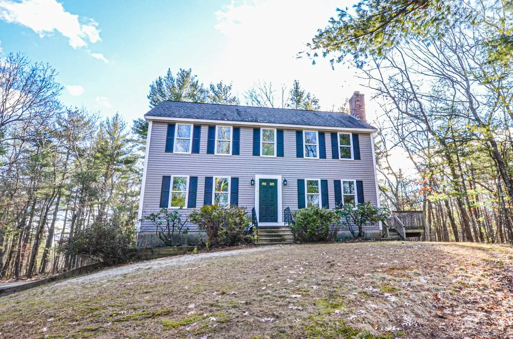 6 Wimbledon Drive Londonderry NH 03053