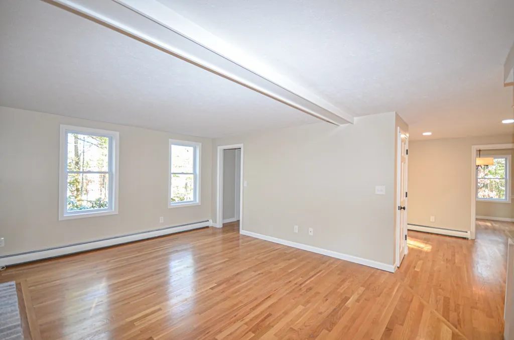6 Wimbledon Drive Londonderry NH 03053