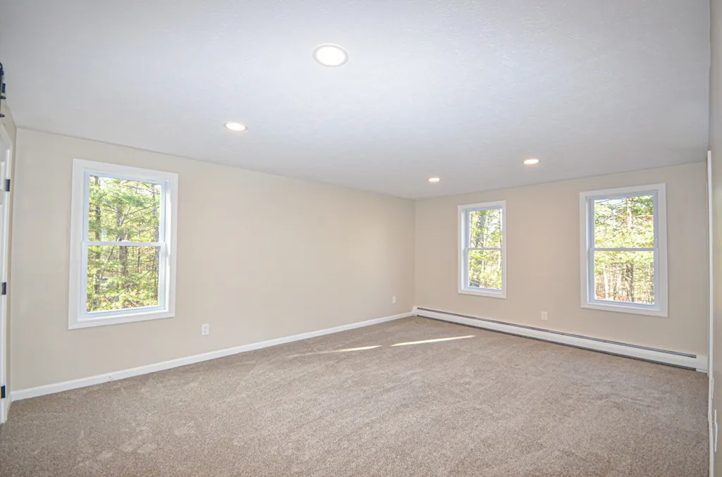 6 Wimbledon Drive Londonderry NH 03053