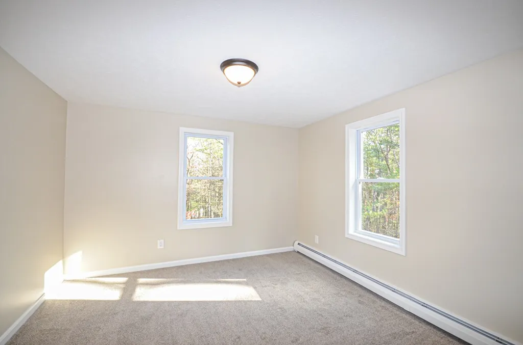 6 Wimbledon Drive Londonderry NH 03053