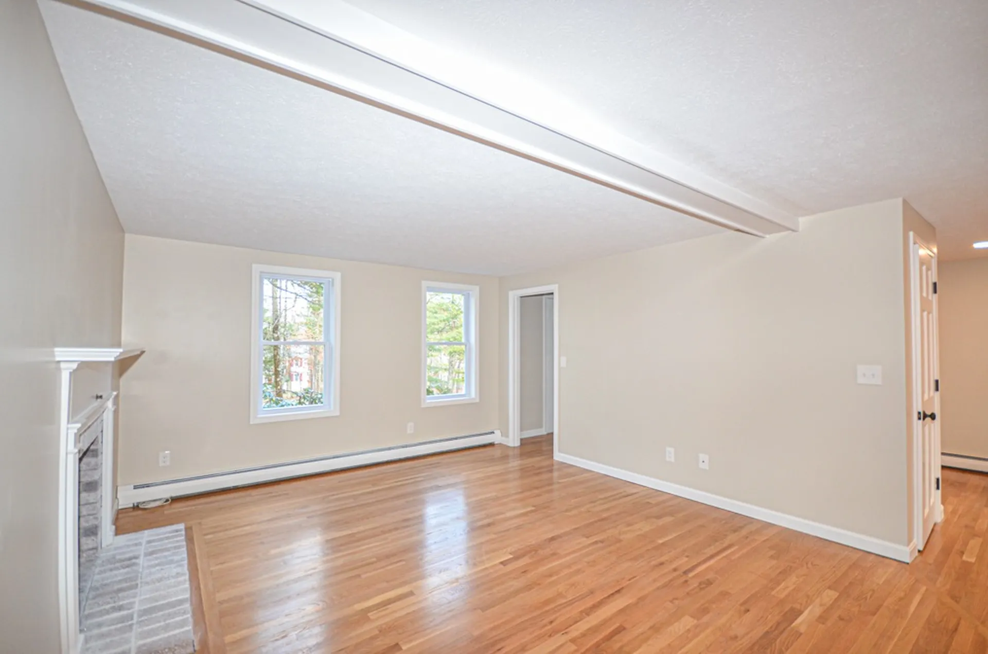 6 Wimbledon Drive Londonderry NH 03053