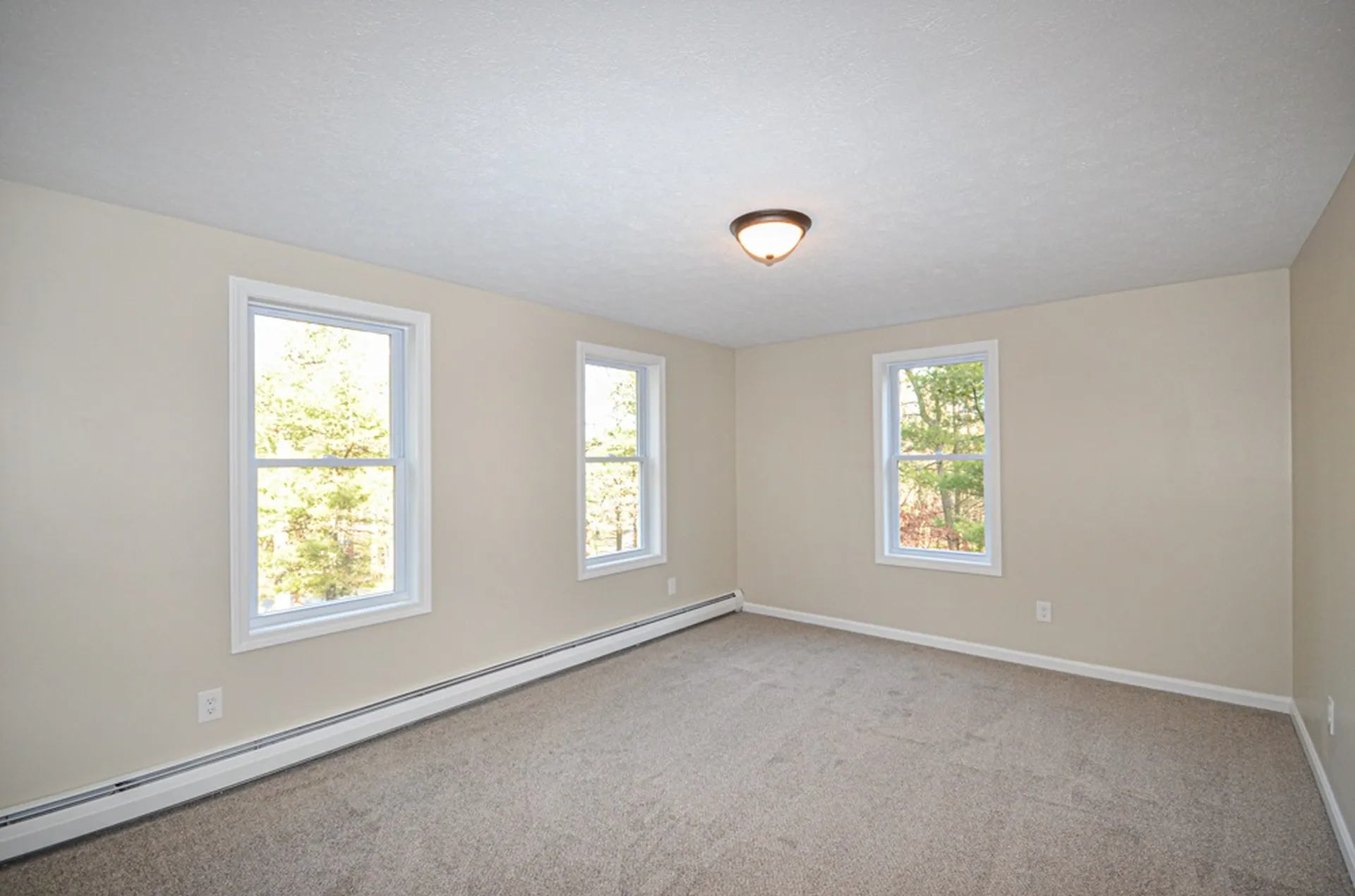 6 Wimbledon Drive Londonderry NH 03053
