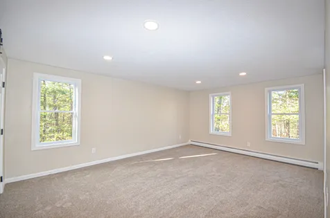 6 Wimbledon Drive Londonderry NH 03053