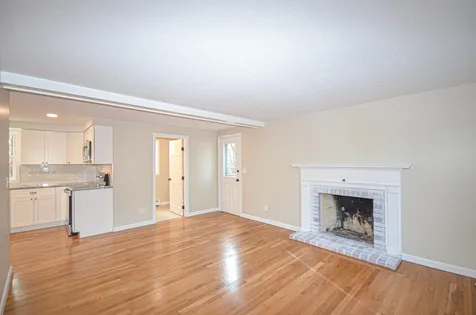 6 Wimbledon Drive Londonderry NH 03053