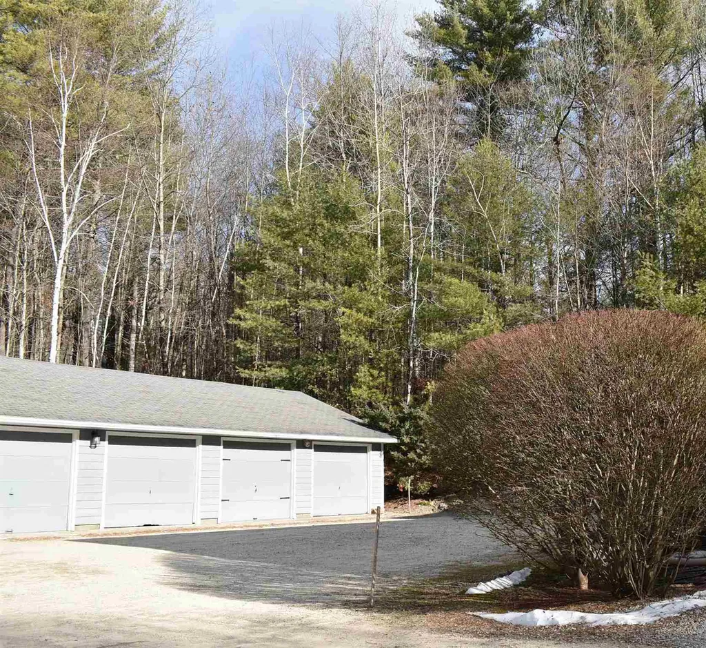 19d Apple Lane Hollis NH 03049