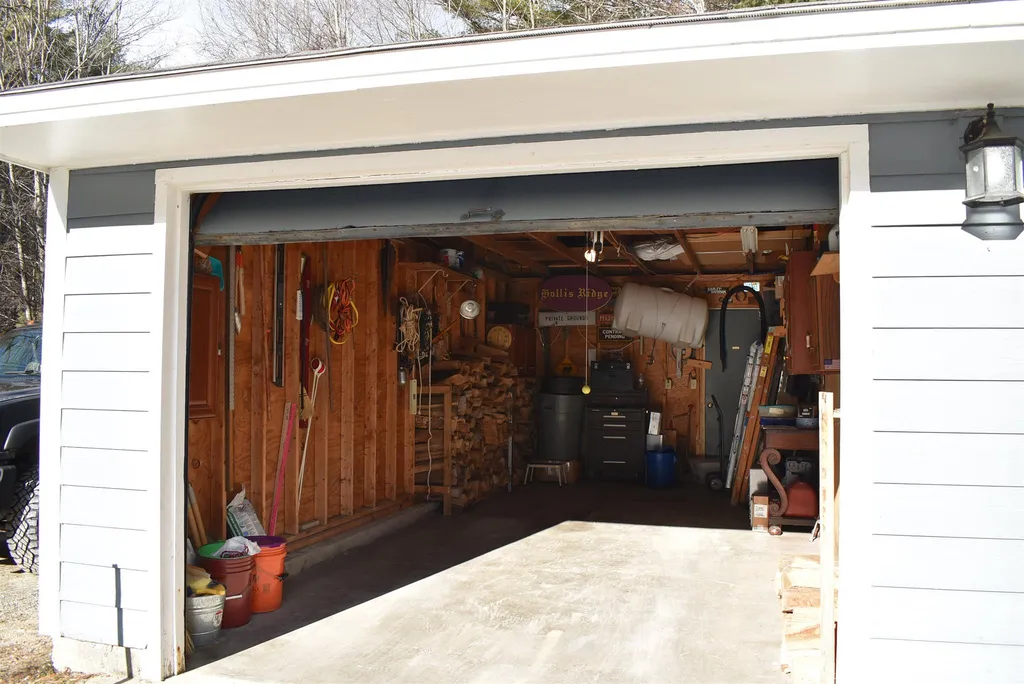 19d Apple Lane Hollis NH 03049