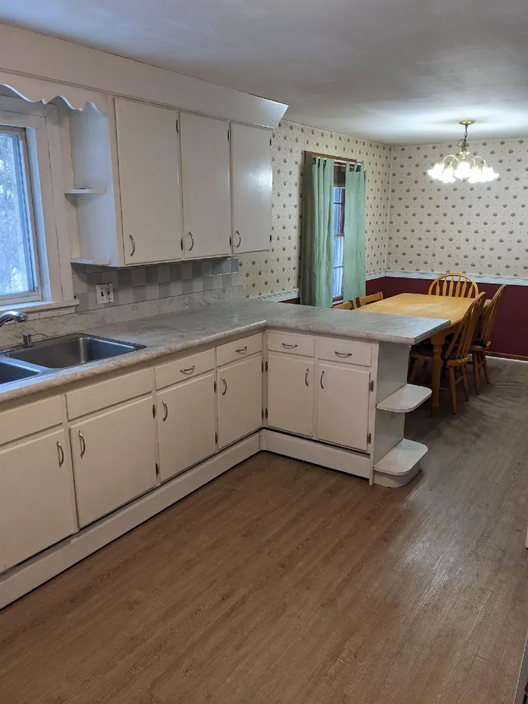 27 Hillside Avenue Keene NH 03431
