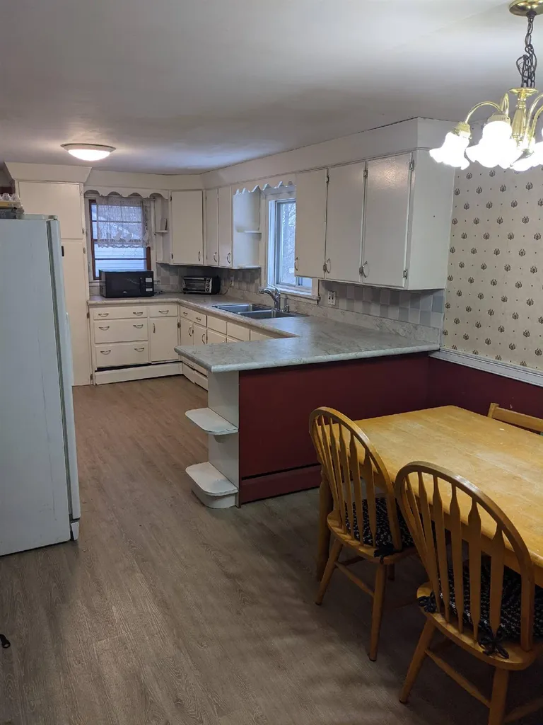 27 Hillside Avenue Keene NH 03431