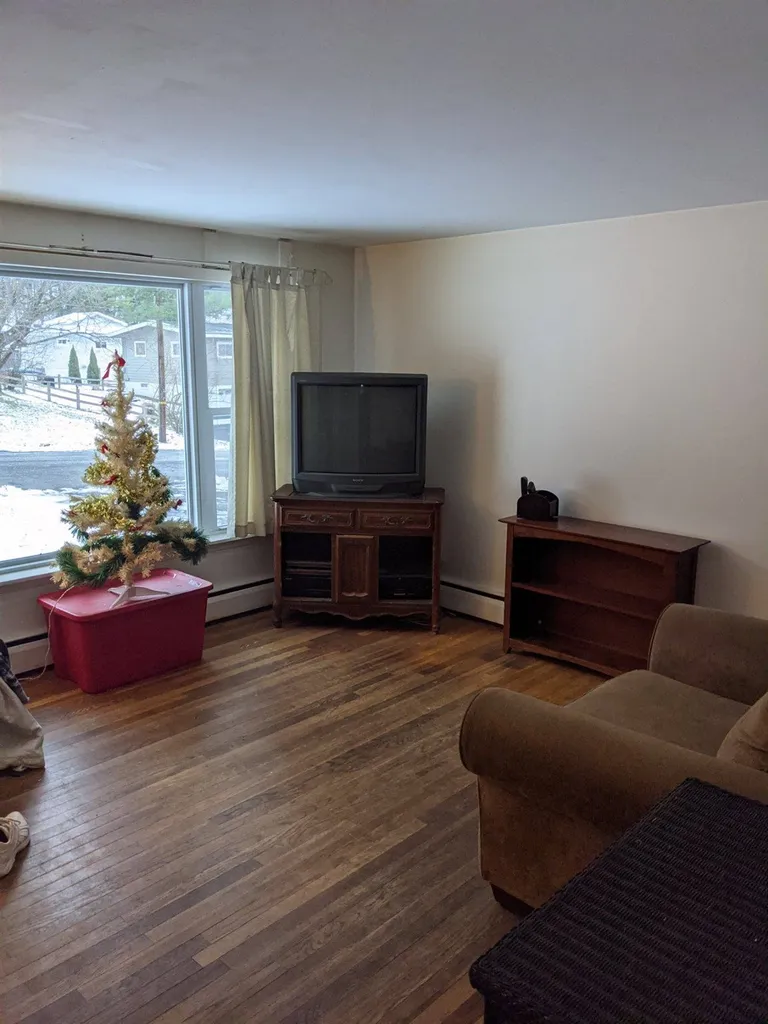 27 Hillside Avenue Keene NH 03431