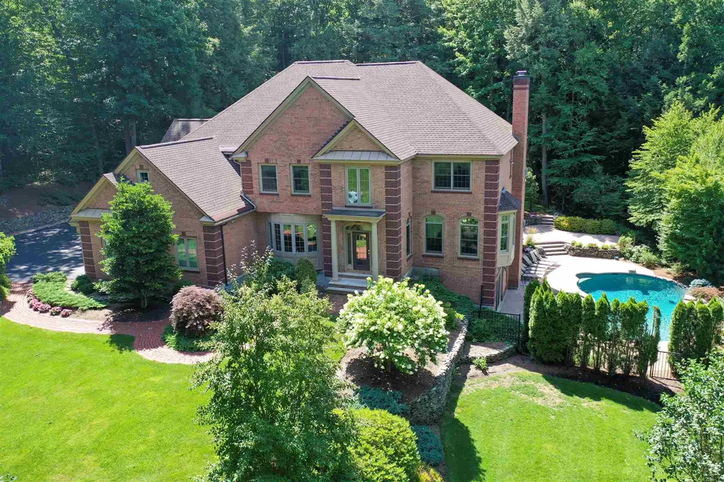 24 Spring Hill Road Bedford NH 03110