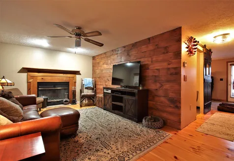 11b Hedgerow Drive Hudson NH 03051
