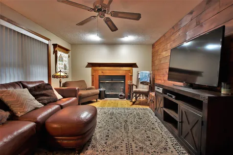 11b Hedgerow Drive Hudson NH 03051