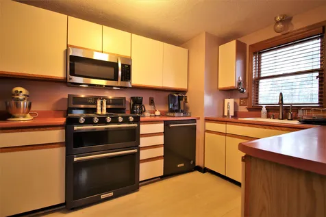 11b Hedgerow Drive Hudson NH 03051
