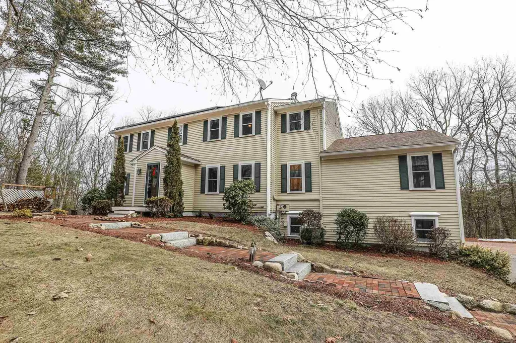 74 Hitching Post Lane Bedford NH 03110