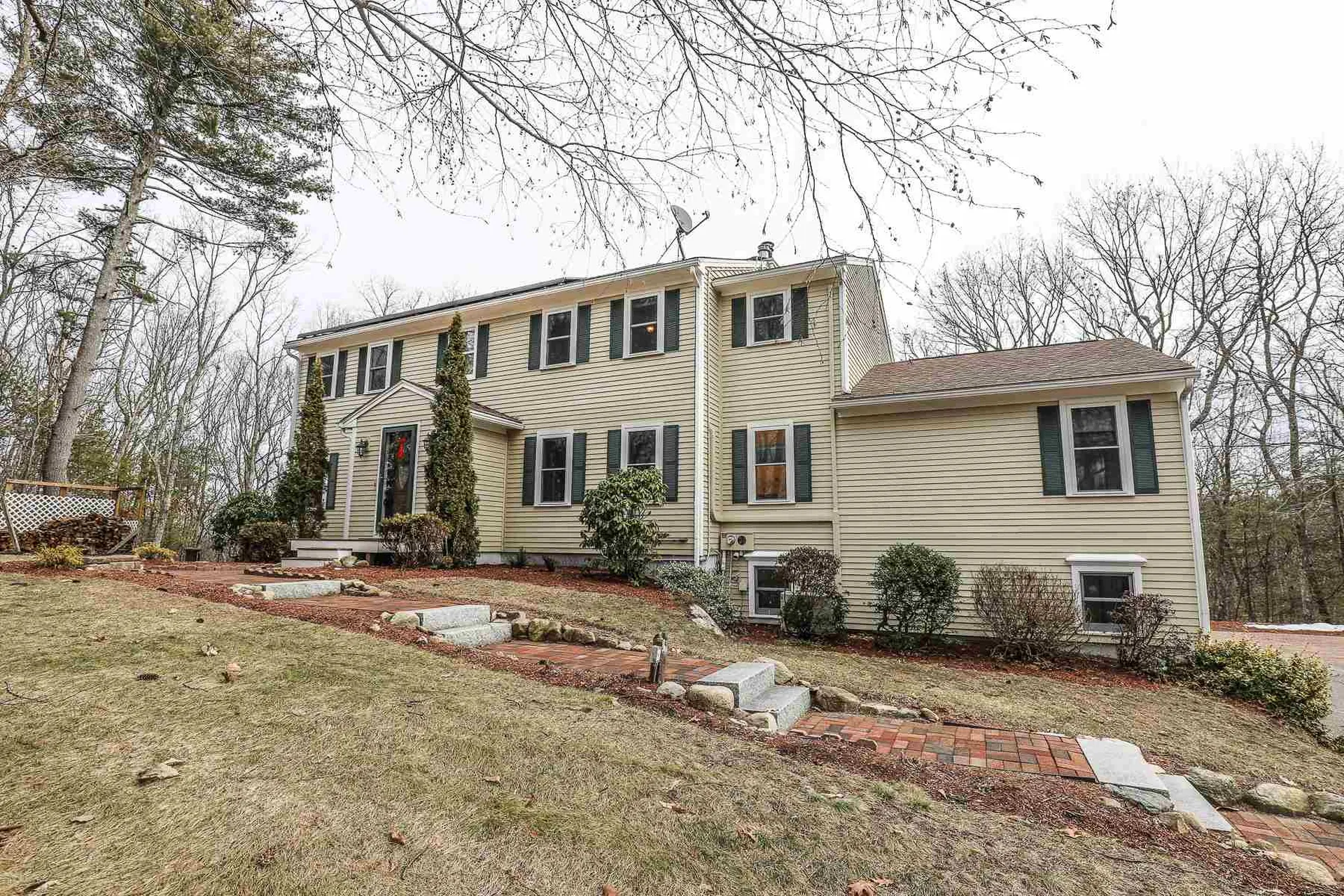74 Hitching Post Lane Bedford NH 03110
