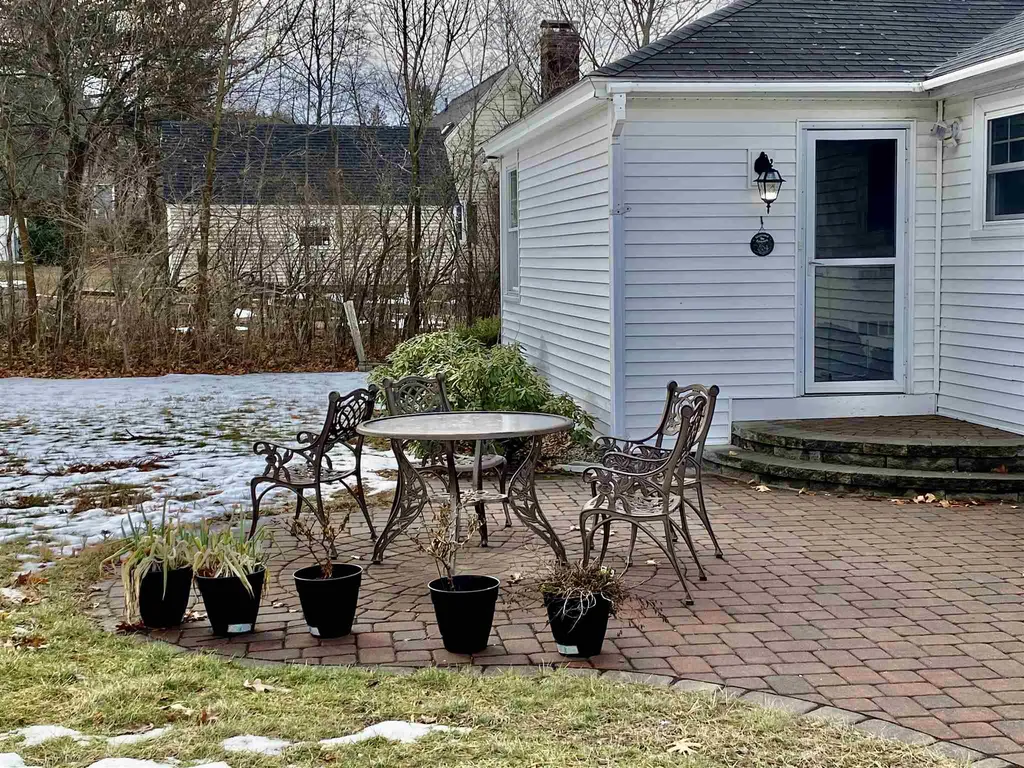1293 River Road Manchester NH 03104