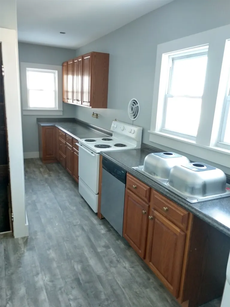 726-728 Dix Street Manchester NH 03103