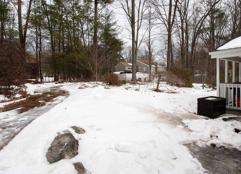413 Deerpath Lane Pembroke NH 03275