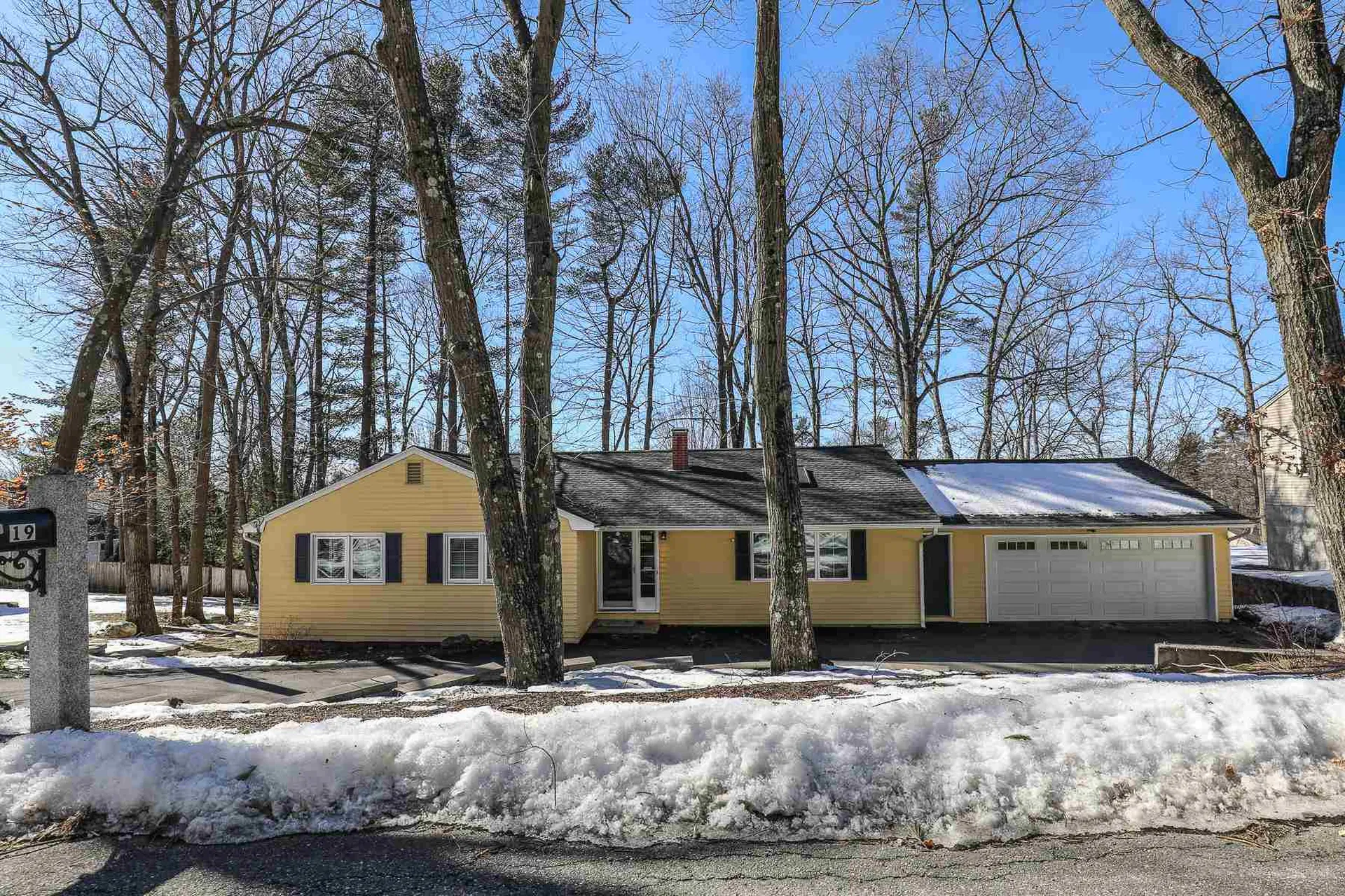 19 Warton Road Nashua NH 03062