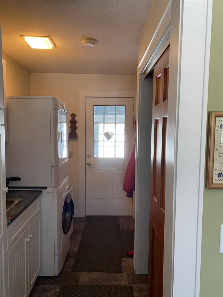 10 Old Village Road New London NH 03257