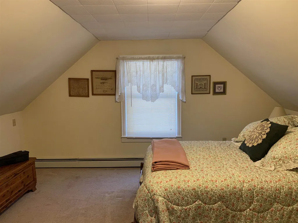 10 Old Village Road New London NH 03257
