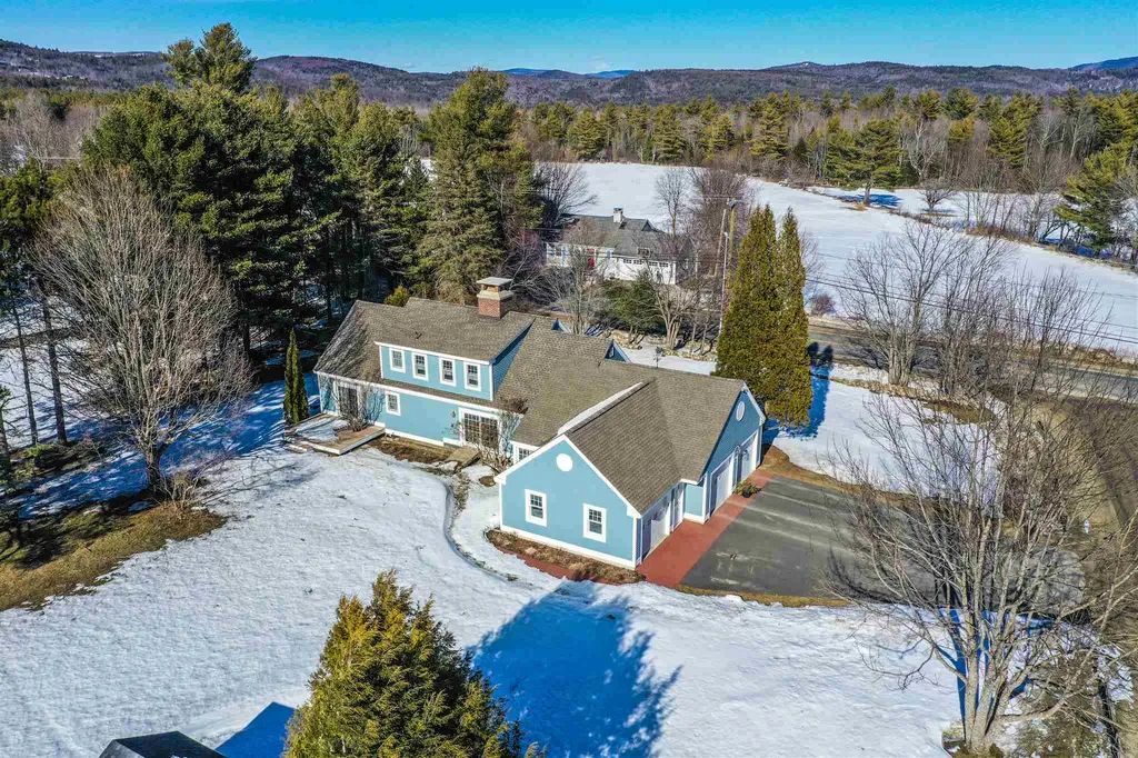 10 Old Village Road New London NH 03257