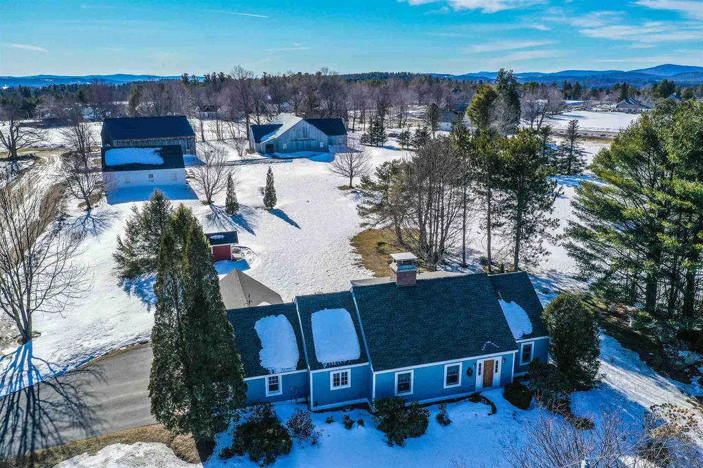 10 Old Village Road New London NH 03257