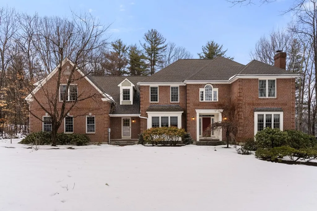 28 Golden Drive Bedford NH 03110