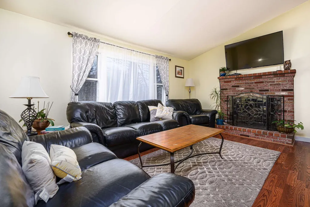 5 Walnut Hill Drive Raymond NH 03077