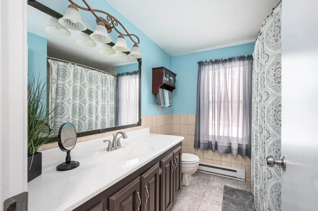5 Walnut Hill Drive Raymond NH 03077