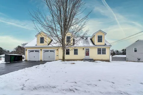 7 Dora Street Nashua NH 03060