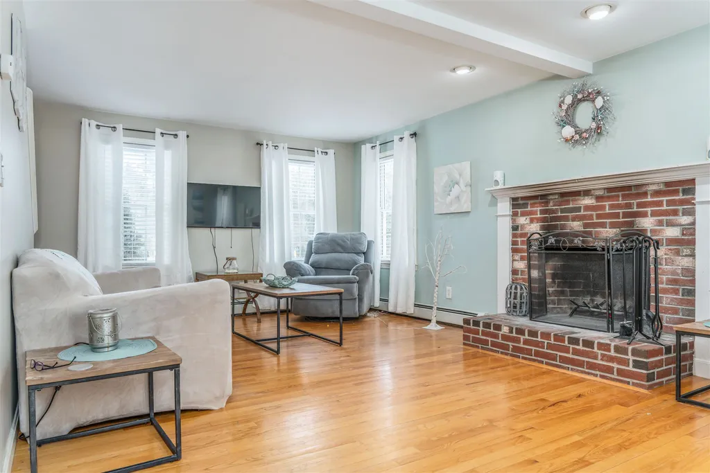 8 Whittier Drive Hampton Falls NH 03844