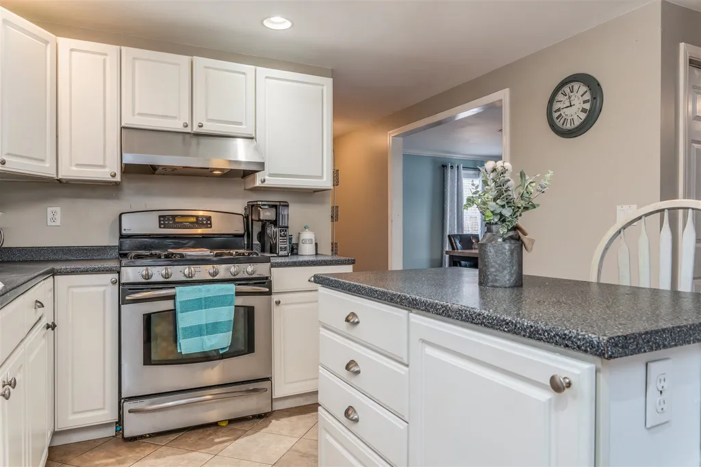 8 Whittier Drive Hampton Falls NH 03844