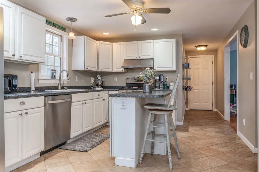 8 Whittier Drive Hampton Falls NH 03844