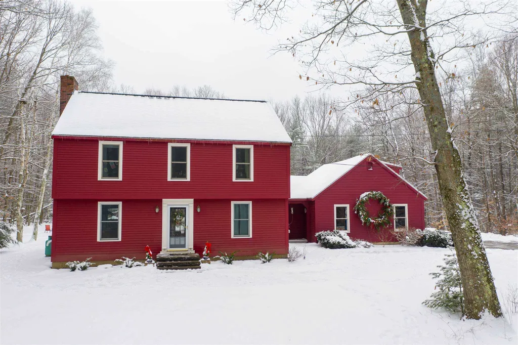 76 North Road Kingston NH 03848