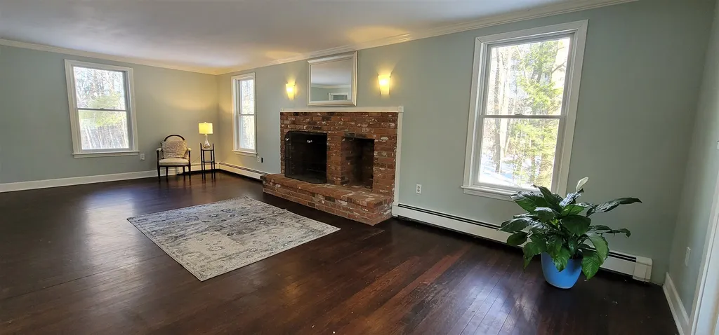 76 North Road Kingston NH 03848