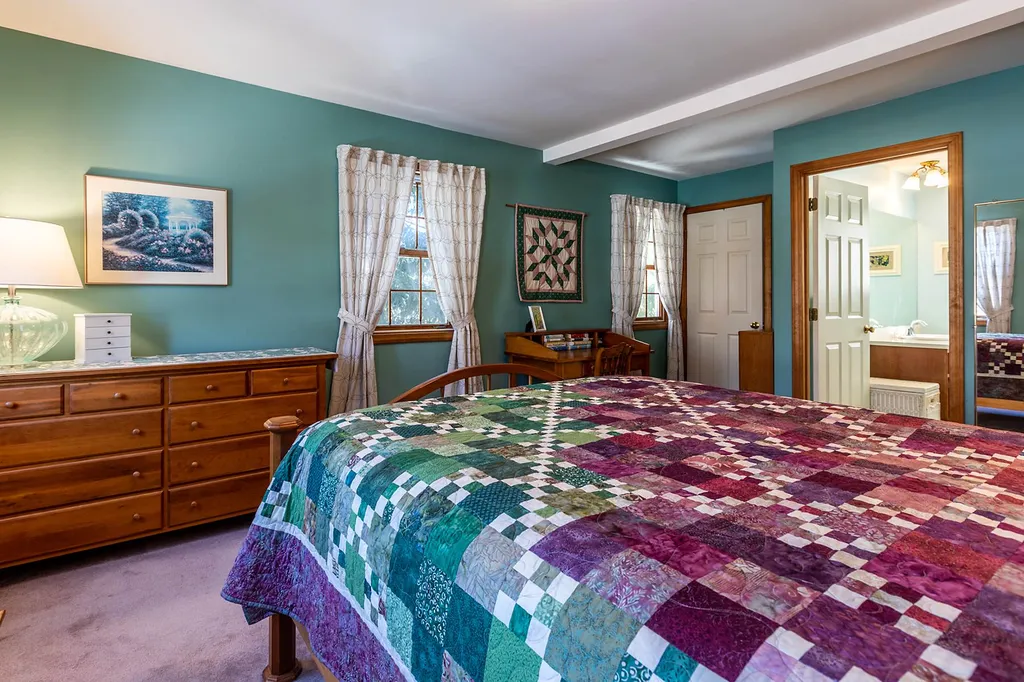 192 Cross Street Hartford VT 05059