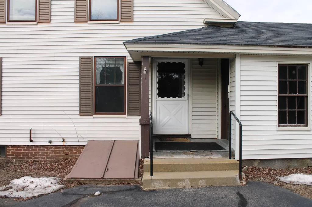 67 S Village Road Loudon NH 03307