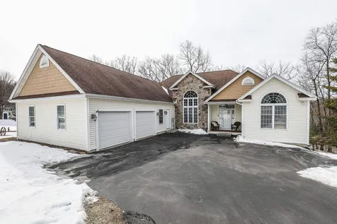 16 Lavallee Lane Manchester NH 03104