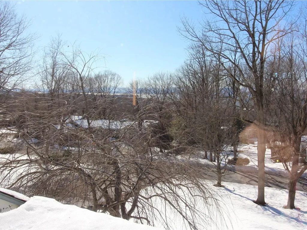 84 Deforest Heights Burlington VT 05401