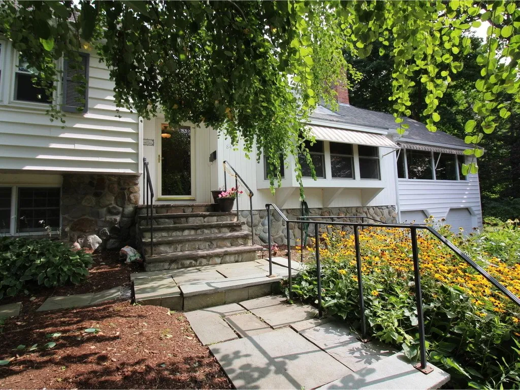 84 Deforest Heights Burlington VT 05401