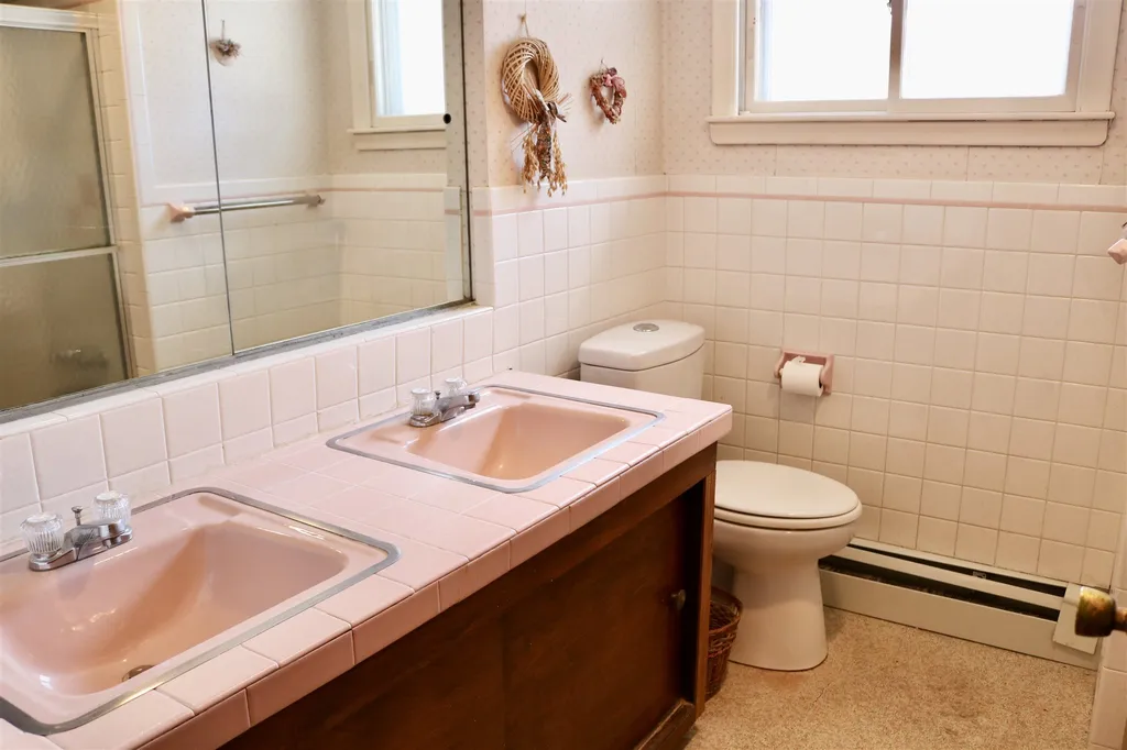 23 Sylvan Road North Hampton NH 03862
