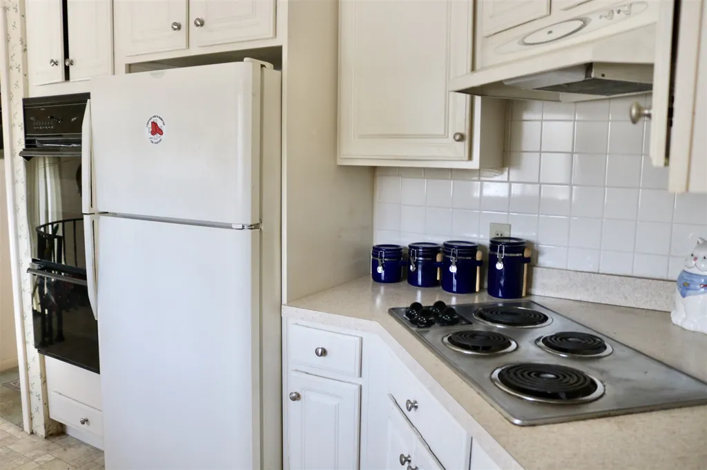 23 Sylvan Road North Hampton NH 03862