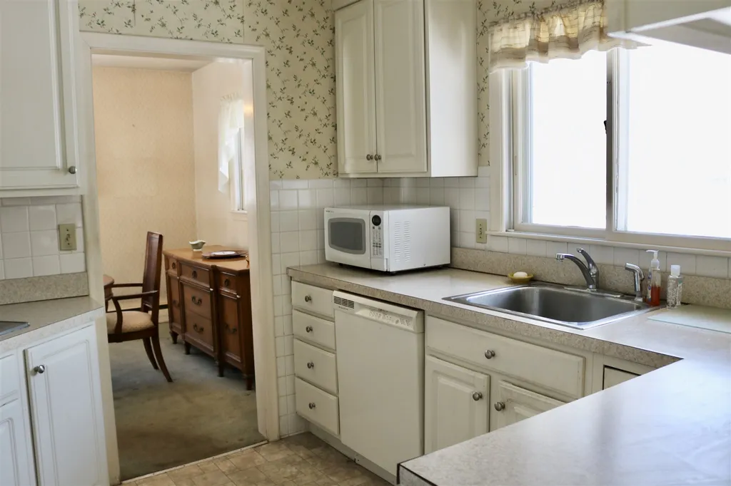 23 Sylvan Road North Hampton NH 03862