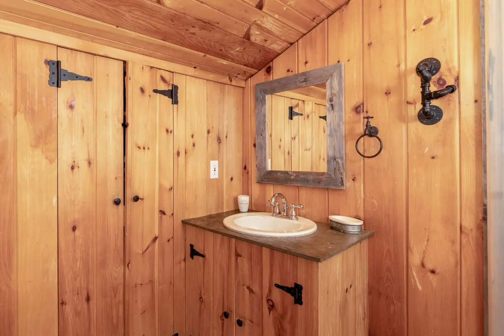 60 Old Lake Shore Road Gilford NH 03249