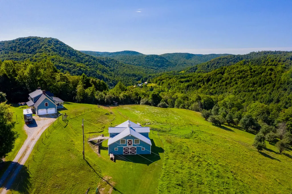 66 Hanson Road Tunbridge VT 05077