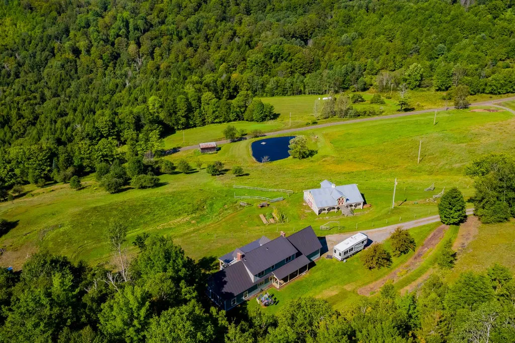 66 Hanson Road Tunbridge VT 05077