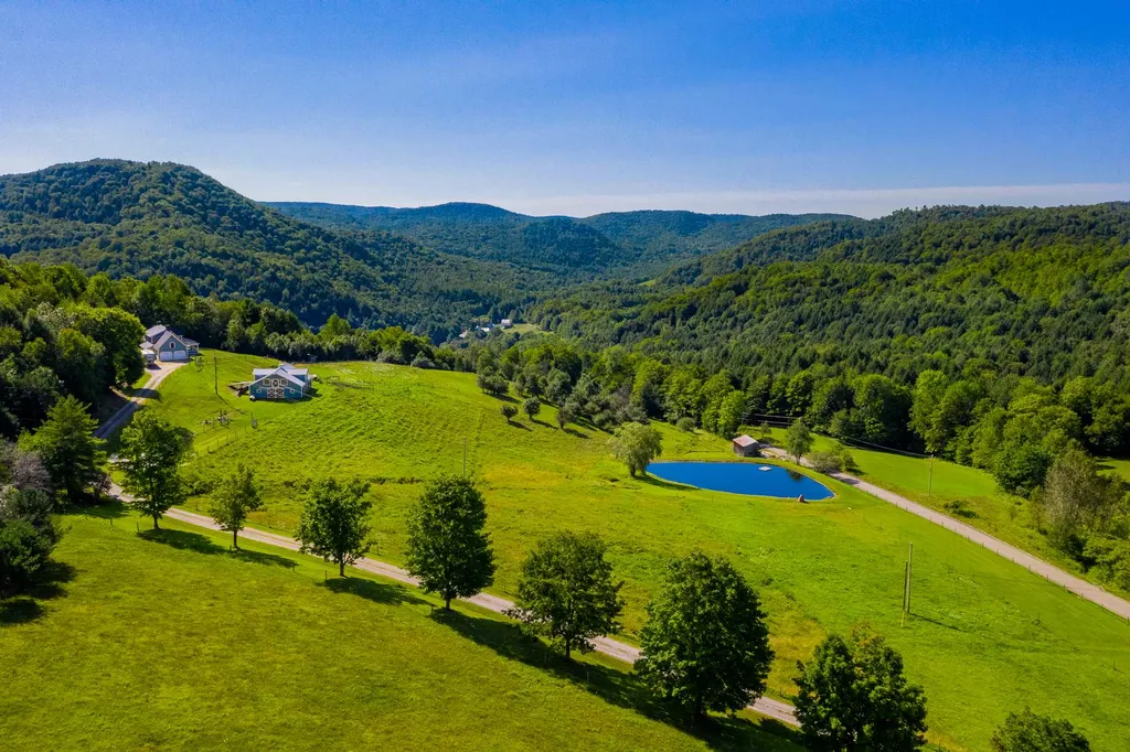 66 Hanson Road Tunbridge VT 05077