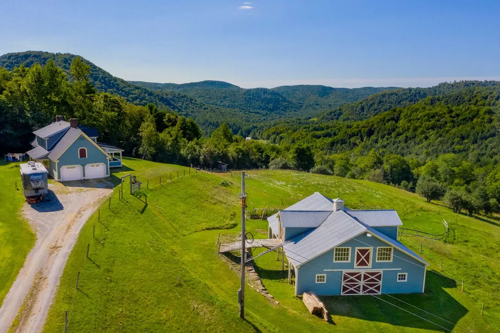 66 Hanson Road Tunbridge VT 05077
